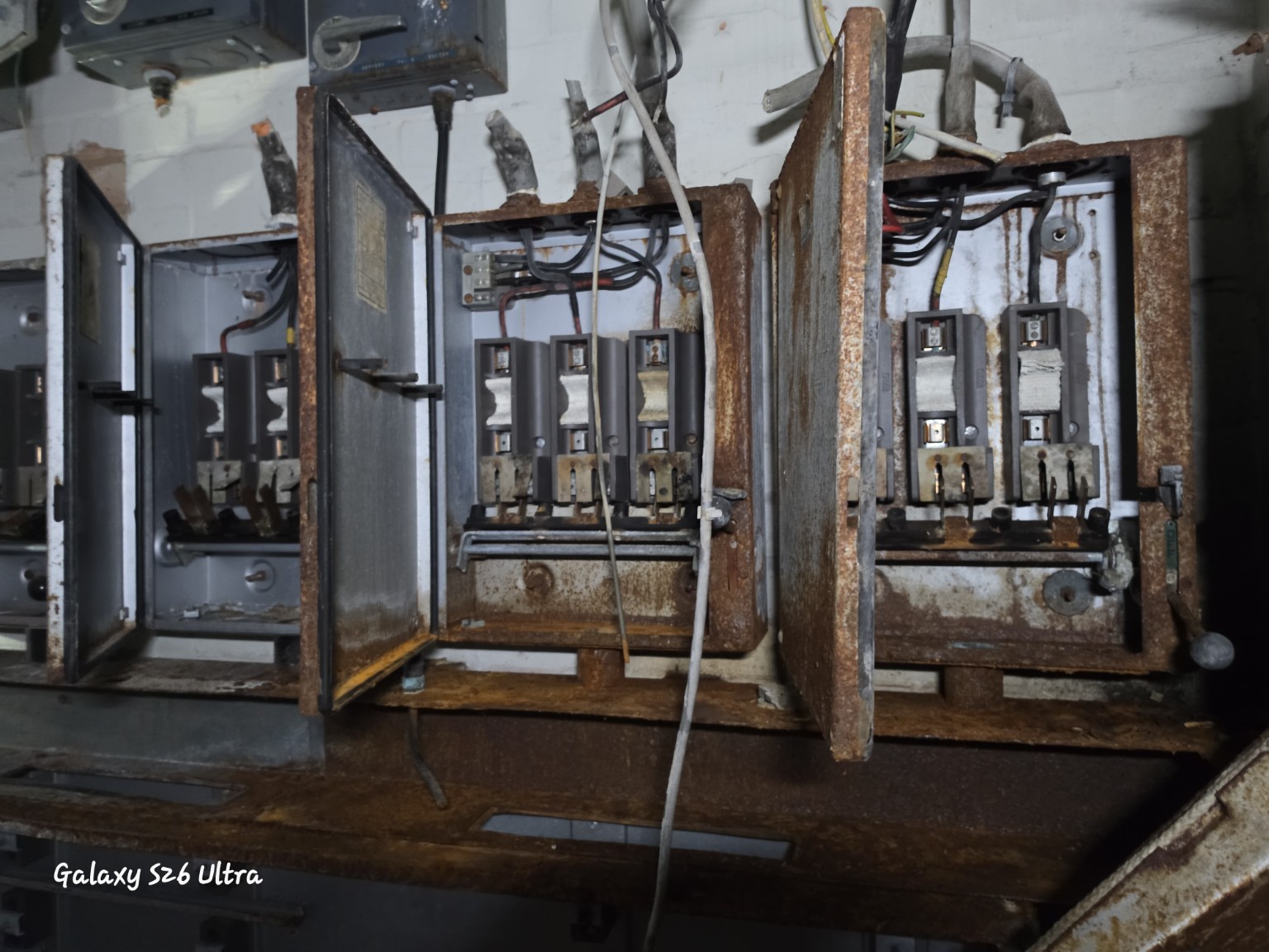 Historic electrical switchgear with woven flash guards