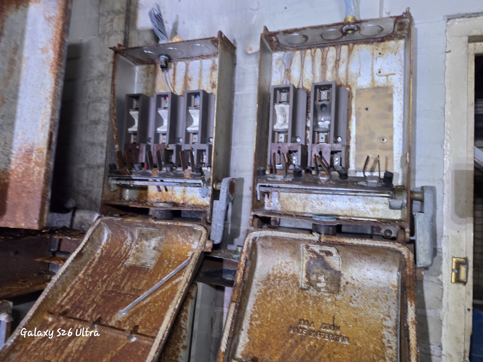 Historic electrical switchgear with asbestos gasket material