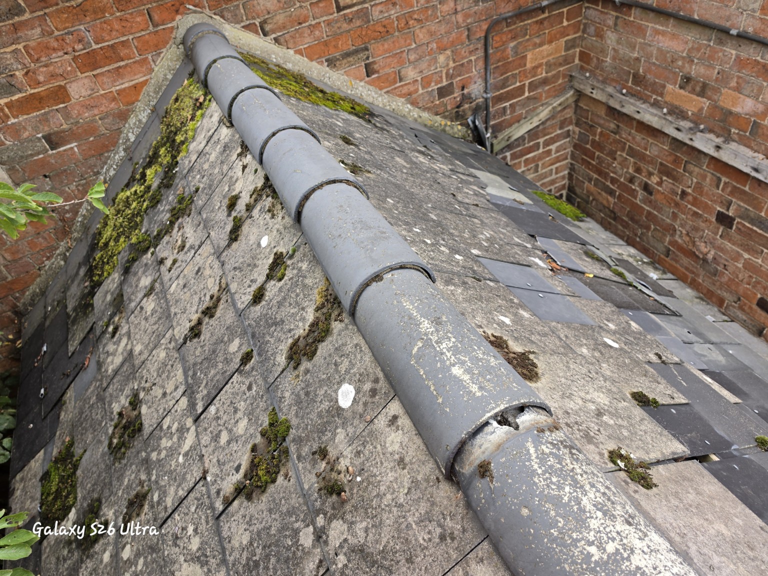 Asbestos-cement roof slates and moulded ridge pieces